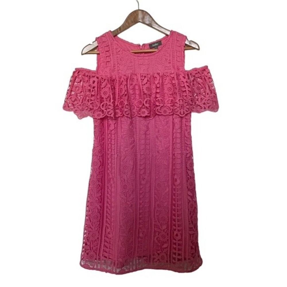 Neiman Marcus Lace Cold Shoulder Shift Dress in Bright Pink. Size 8.